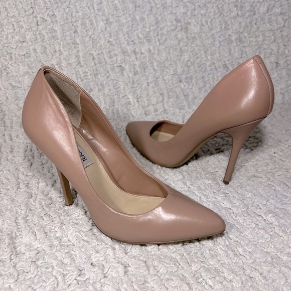 Steve Madden Women’s 7 M Beige Leather Galleryy Pumps Classic Pointy Heels - Picture 2 of 8